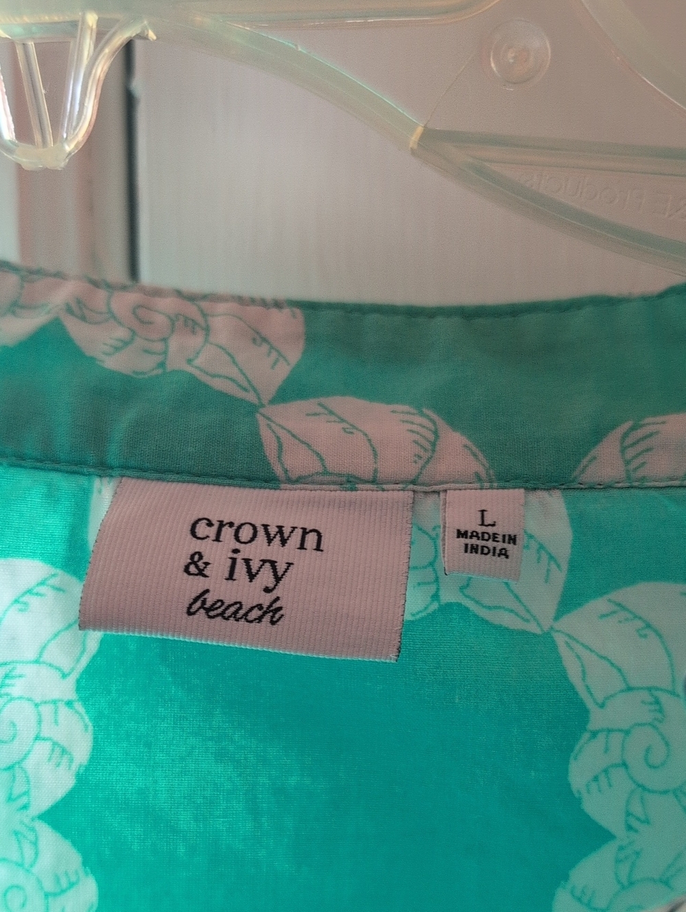 crown & ivy Beach Turquoise and White Printed Top